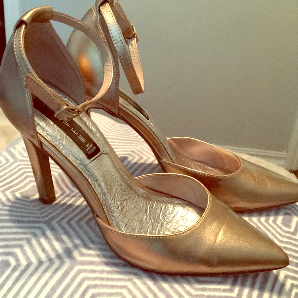 Steve by Steve Madden 💛Gold Heels💛